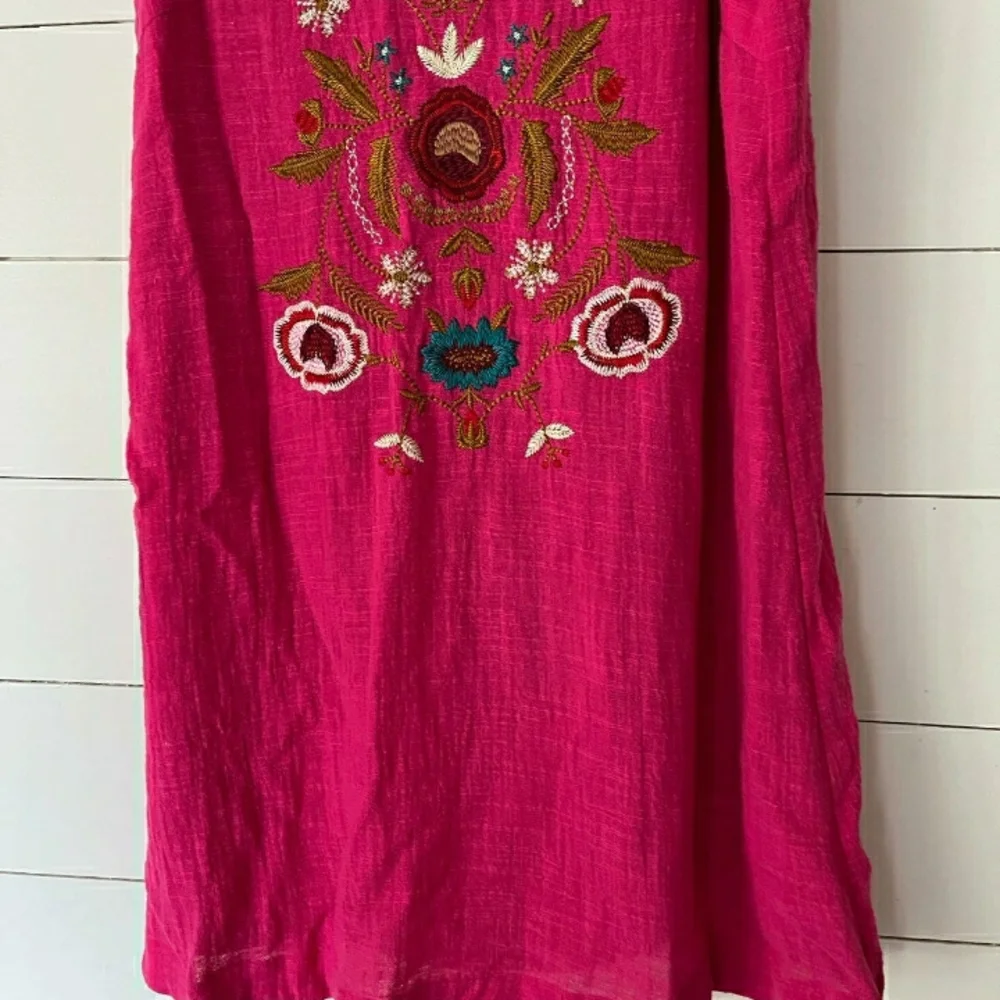 Embroidered Pink Sleeveless Dress - Picture 6 of 8